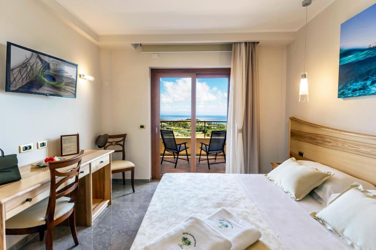 Hotel Santa Chiara Capo Vaticano Esterno foto