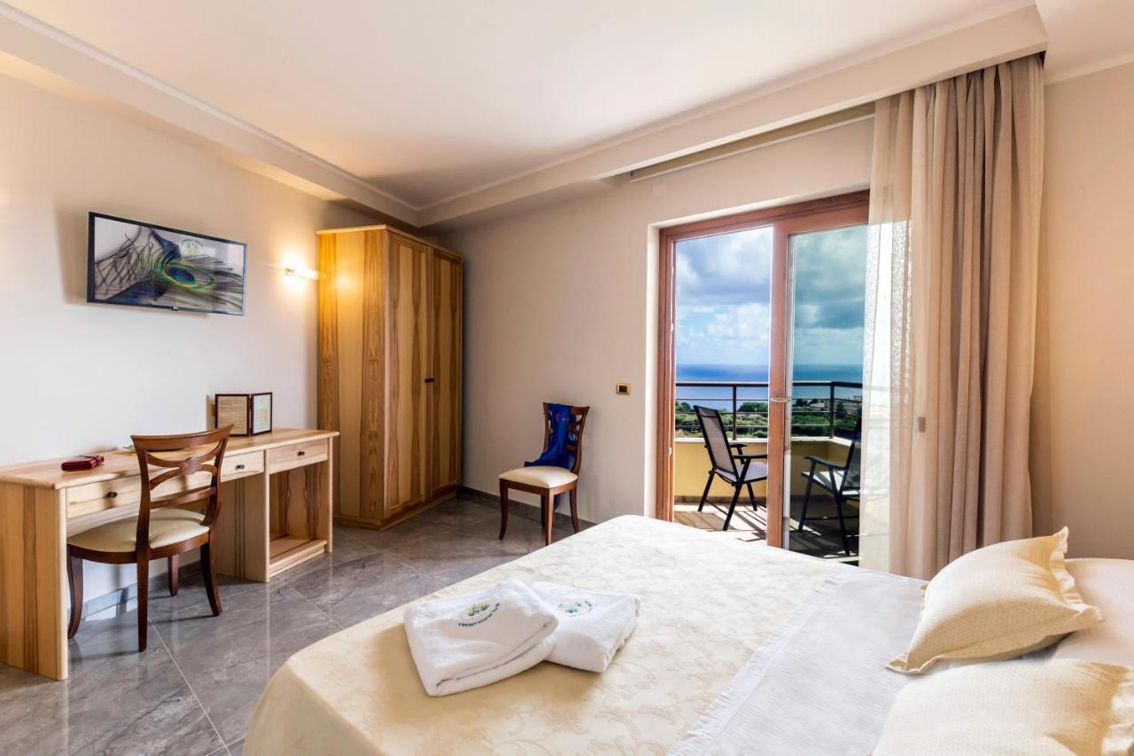 Hotel Santa Chiara Capo Vaticano Esterno foto